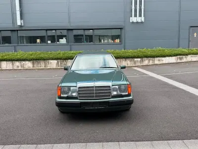 Gebraucht Mercedes E280 197 PS (144 kW) 1992 Grün Limousine