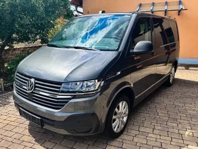Gebraucht VW Multivan Family 150 PS (110 kW) 2021 Grau Van / Kleinbus