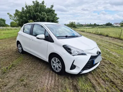 Gebraucht Toyota Yaris Team 69 PS (50 kW) 2018 Weiß Limousine