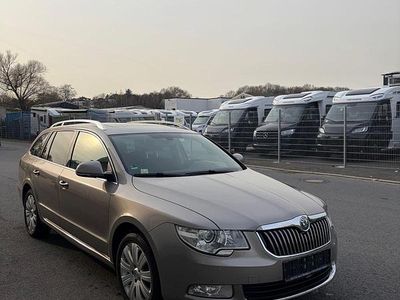 Gebraucht Skoda Superb 200 PS (147 kW) 2012 Grau Kombi