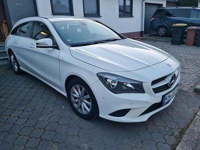 Gebraucht Mercedes CLA180 Shooting Brake 109 PS (80 kW) 2016 Weiß Kombi