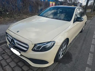 Gebraucht Mercedes E200 Avantgarde 207 PS (152 kW) 2018 Gelb Limousine