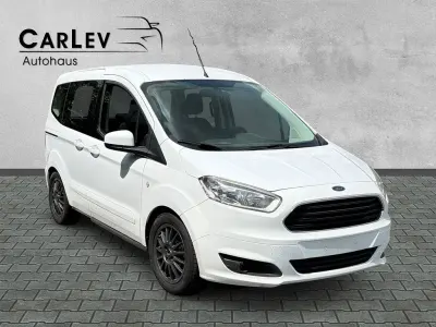 Gebraucht Ford Tourneo Courier Trend 101 PS (74 kW) 2015 Frostweiß Van / Kleinbus