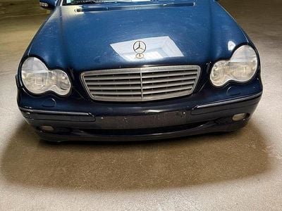 Second-hand Mercedes C200 169 CP (124 kW) 2002 Berlinǎ
