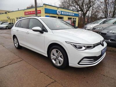 Gebraucht VW Golf VIII Life 131 PS (96 kW) 2023 Pure white (metallic) Kombi