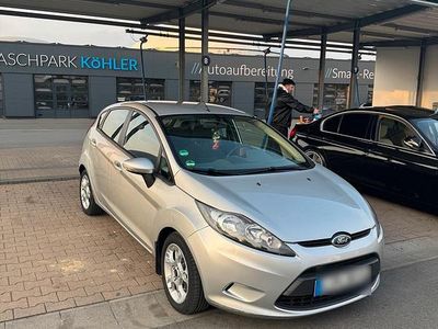 Gebraucht Ford Fiesta 95 PS (69 kW) 2011 Silber Kleinwagen