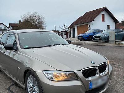 Braun Gebraucht 2010 BMW 318 Limousine | 9.800 €