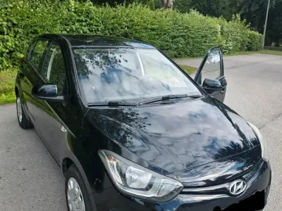Gebraucht Hyundai i20 86 PS (63 kW) 2012 Schwarz Kleinwagen