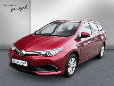 Gebraucht Toyota Auris Hybrid Cool 136 PS (100 kW) 2017 Tokiorot perleffekt Kombi