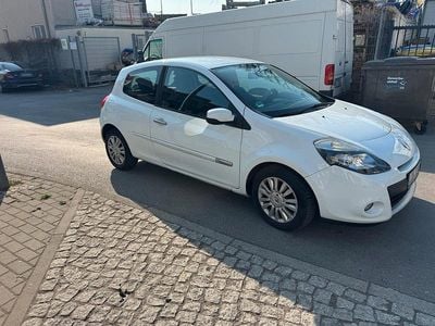 Gebraucht Renault Clio II 101 PS (74 kW) 2009 Weiß Kleinwagen