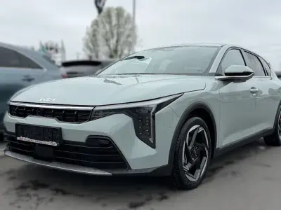Neu Kia Ceed Spirit 150 PS (110 kW) 2026 Grau Kleinwagen