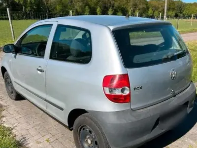 Gebraucht VW Fox 54 PS (39 kW) 2005 Silber Kleinwagen