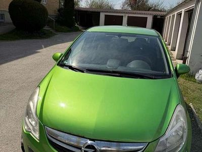 Second-hand Opel Corsa Satellite 87 CP (63 kW) 2011 Verde Hatchback