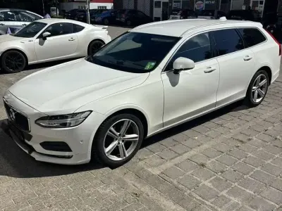 Gebraucht Volvo V90 Momentum 190 PS (139 kW) 2017 Weiß Kombi