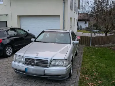 Gebraucht Mercedes C180 122 PS (89 kW) 1994 Silber Limousine
