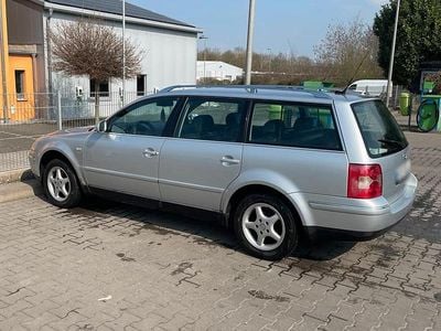 Gebraucht VW Passat 110 PS (80 kW) 2001 Grau Kombi