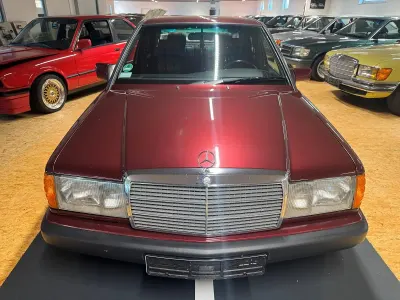 Gebraucht Mercedes 190 Avantgarde 109 PS (80 kW) 1992 Rot Limousine