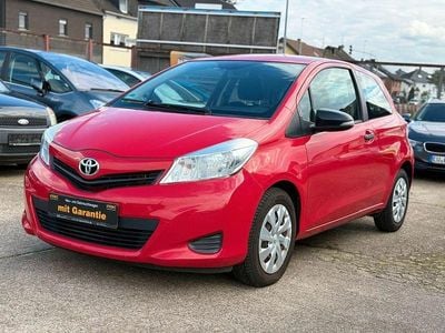 Begagnad Toyota Yaris Cool 69 HK (50 kW) 2013 Röd Halvkombi