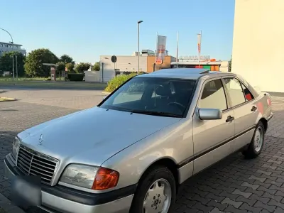 Gebraucht Mercedes C180 122 PS (89 kW) 1996 Silber Limousine