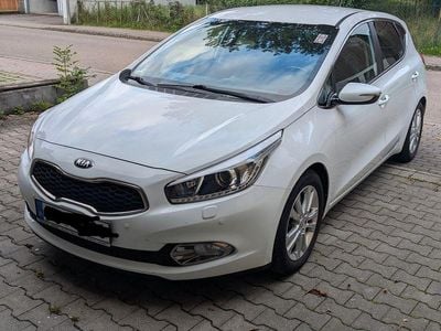 Usata Kia Ceed Vision 136 CV (100 kW) 2014 Bianco Utilitaria