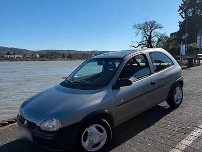 Second-hand Opel Corsa Slam 60 CP (44 kW) 1996 Gri Hatchback