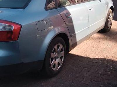 Gebraucht Audi A4 131 PS (96 kW) 2001 Blau Limousine