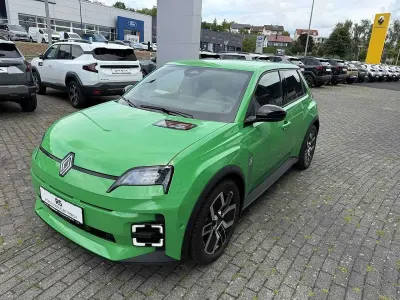 Ny Renault 5 E-Tech Urban 89 kW (122 HK) 2025 Grøn Sedan