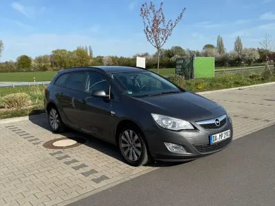 Gebraucht Opel Astra 160 PS (117 kW) 2012 Grau Kombi