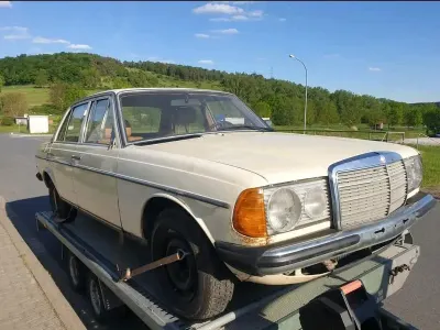 Brugt Mercedes 240 69 HK (50 kW) 1979 Gul Sedan