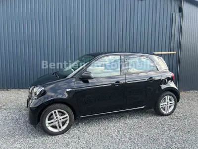 Gebraucht Smart ForFour Electric Drive 60 kW (82 PS) 2020 Schwarz Limousine