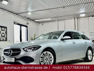 Gebraucht Mercedes C200 Avantgarde 163 PS (119 kW) 2022 Silber Limousine