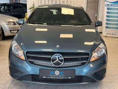 Gebraucht Mercedes A180 109 PS (80 kW) 2015 Universumblau Limousine