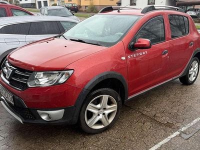 Gebraucht Dacia Sandero Prestige 90 PS (66 kW) 2016 Feuerrot SUV