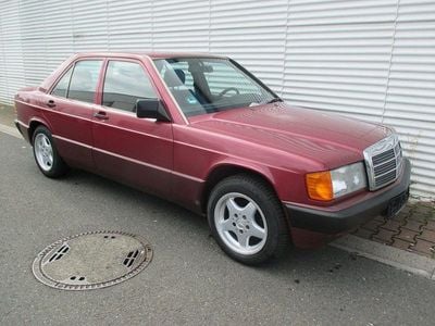 Rot Gebraucht 1990 Mercedes 190 Limousine | 5.988 €