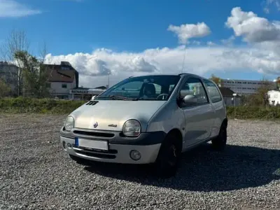 Używany Renault Twingo Authentique 58 KM (42 kW) 2002 Srebrny Hatchback