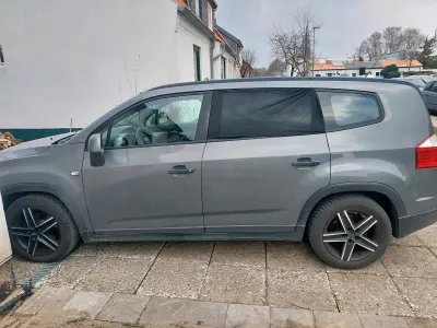 Gebraucht Chevrolet Orlando 104 PS (76 kW) 2012 Grau Van / Kleinbus