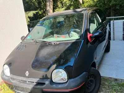 Second-hand Renault Twingo 60 CP (44 kW) 2002 Negru Hatchback