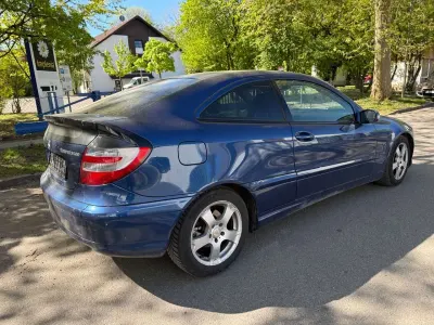 Gebraucht Mercedes C180 143 PS (105 kW) 2005 Blau Coupé