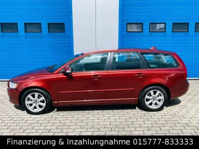 Gebraucht Volvo V50 Momentum 145 PS (106 kW) 2008 Rot Kombi