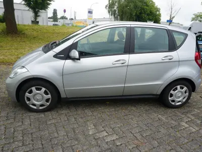 Gebraucht Mercedes A180 116 PS (85 kW) 2012 Silber Kleinwagen