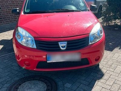Rot Gebraucht 2010 Dacia Sandero Limousine | 1.000 €