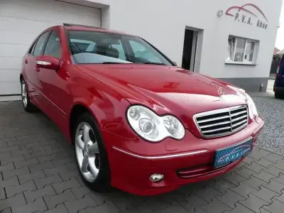 Używany Mercedes C280 231 KM (169 kW) 2006 Czerwony Sedan/Limuzyna