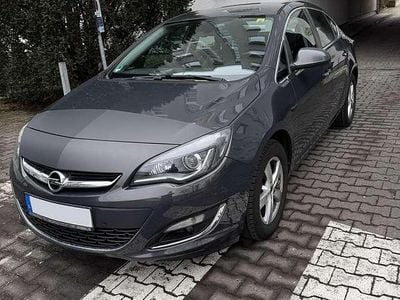 Gebraucht Opel Astra Innovation 131 PS (96 kW) 2013 Grau Limousine