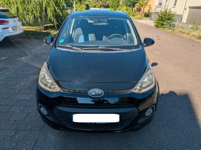 Gebraucht Hyundai i10 Edition 87 PS (63 kW) 2015 Schwarz Kleinwagen