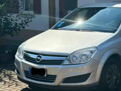Gebraucht Opel Astra 90 PS (66 kW) 2009 Silber Limousine