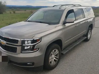 Używany Chevrolet Suburban LT 355 KM (261 kW) 2017 Szary SUV
