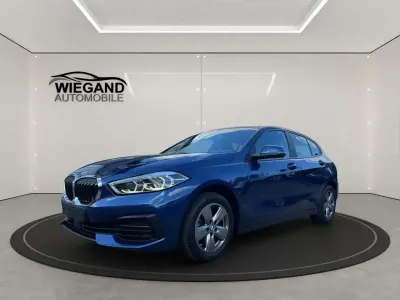 Gebraucht BMW 118 Advantage 136 PS (100 kW) 2021 Phytonicblau metallic Limousine