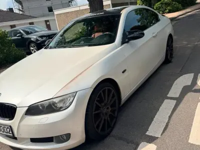 Gebraucht BMW 325 218 PS (160 kW) 2008 Weiß Coupé