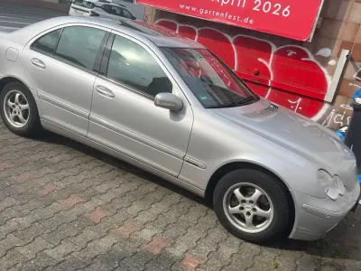 Gebraucht Mercedes C220 Elegance 143 PS (105 kW) 2002 Silber Limousine
