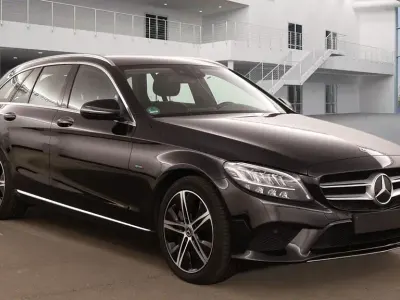 Używany Mercedes C300e 306 KM (225 kW) 2021 Czarny Sedan/Limuzyna